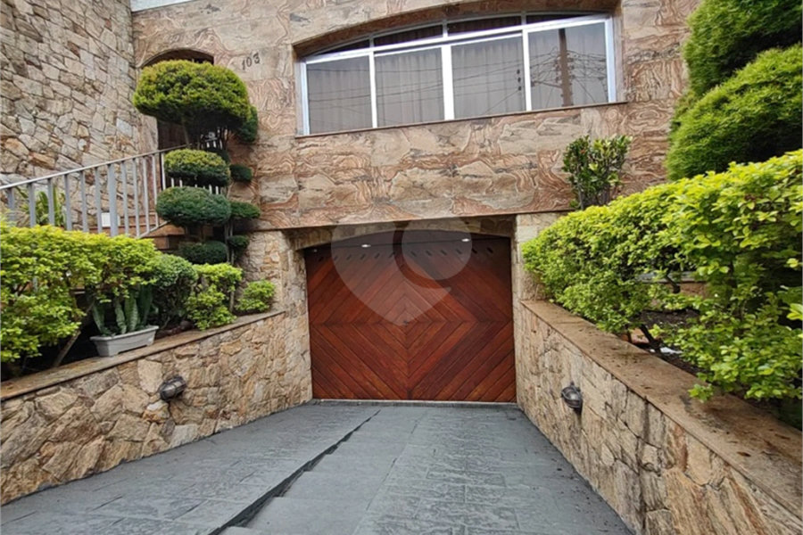 Casa à venda com 3 quartos, sendo 1 suíte, no condomínio Vila Paiva, São Paulo - SP