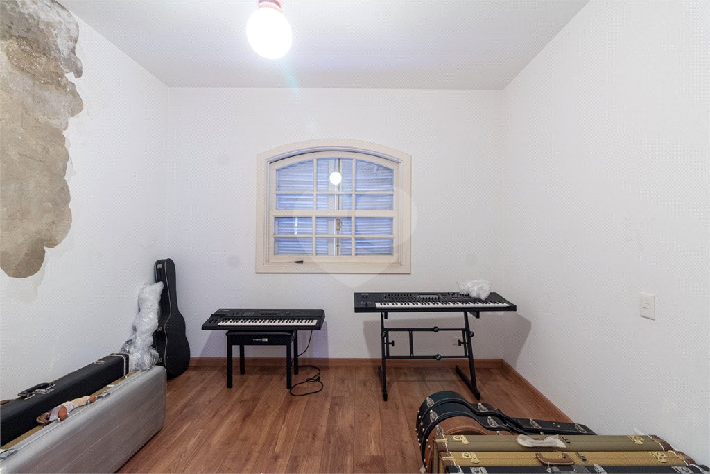 Casa à venda com 4 quartos, sendo 2 suítes,  no condomínio Vila das Flores, São Paulo - SP