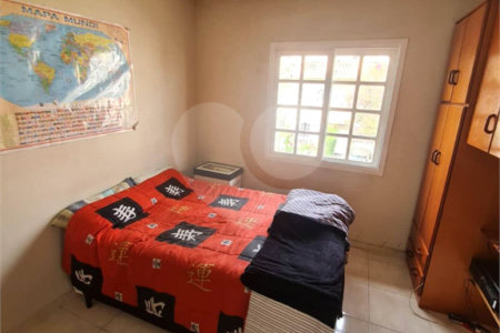 Casa à venda com 3 quartos, sendo 1 suíte, no condomínio Moradas do Ipê, São Paulo - SP