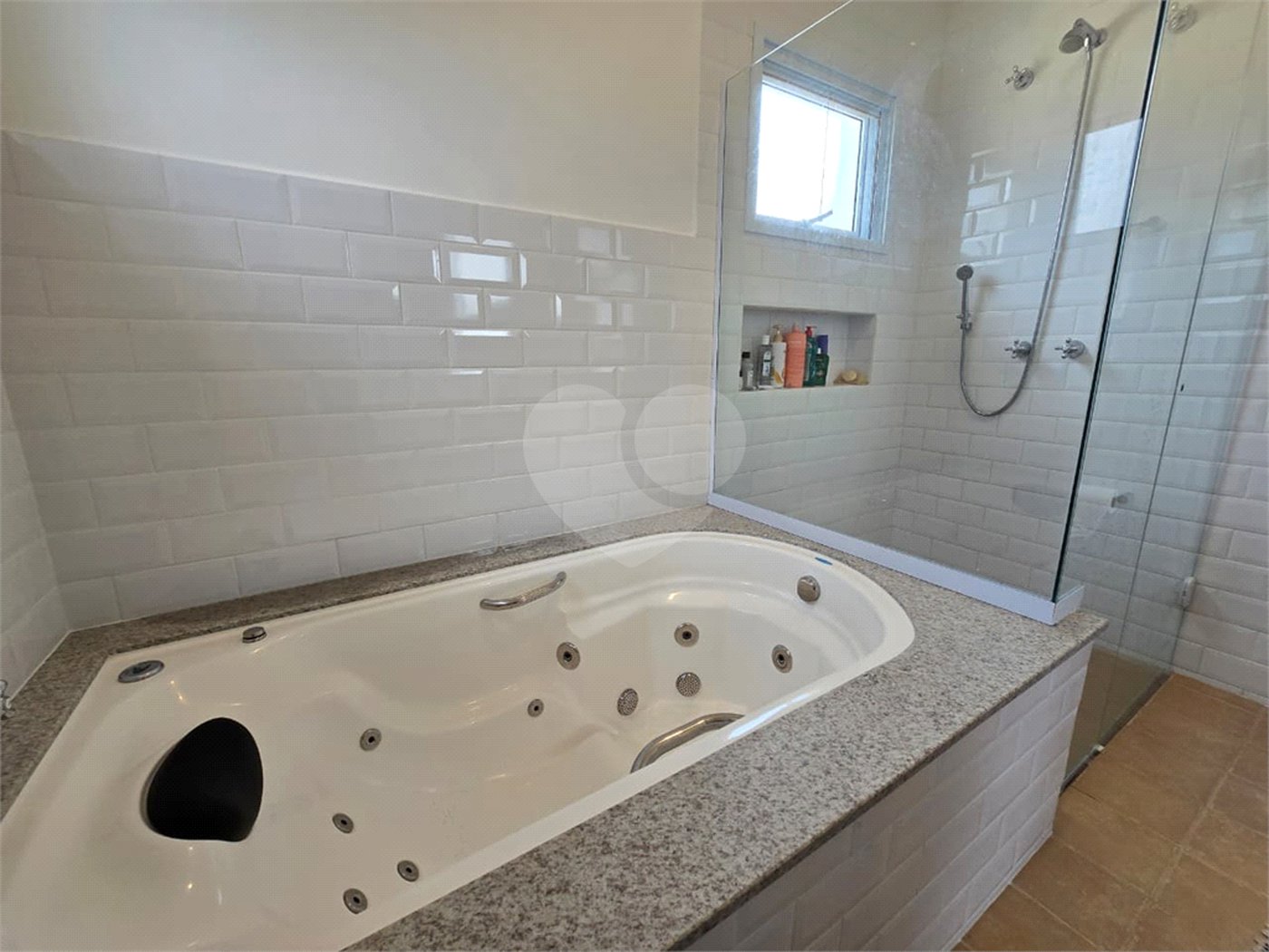 Casa à venda com 3 quartos, sendo 1 suíte,  no condomínio Golden Ville, Itapetininga - SP