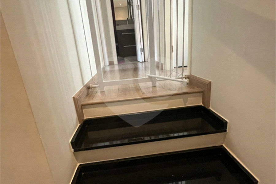 Casa à venda com 3 quartos, sendo 1 suíte, no condomínio Vila Siqueira, São Paulo - SP