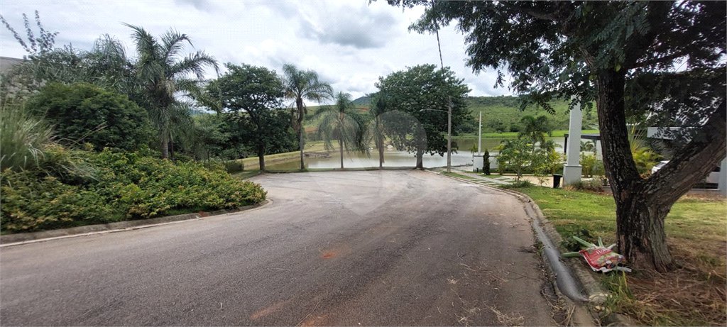 Terreno à venda no condomínio Figueira Garden, Atibaia - SP