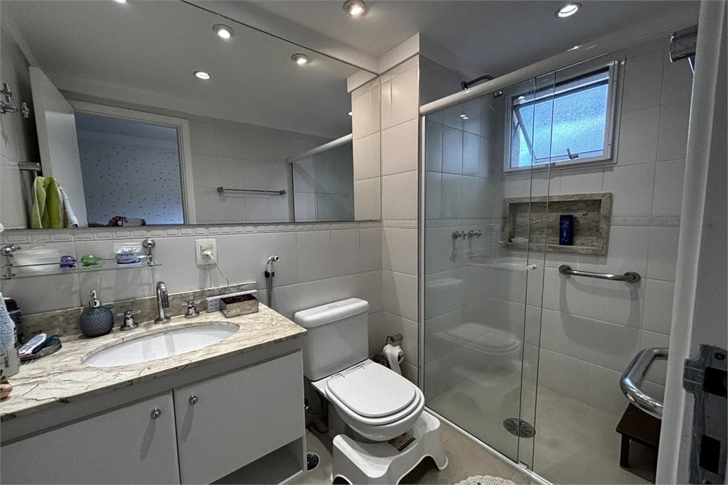 Apartamento para alugar com 3 suítes em Vila Romana, São Paulo, SP