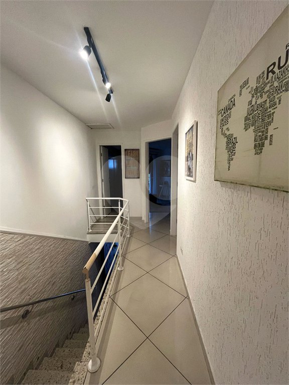 Casa à venda com 3 quartos, sendo 1 suíte, no condomínio Residencial Villagio Vitória, Guarulhos - SP