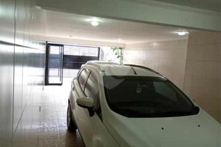 Sobrado à venda com 2 suítes em Parque Oratório, Santo André, SP