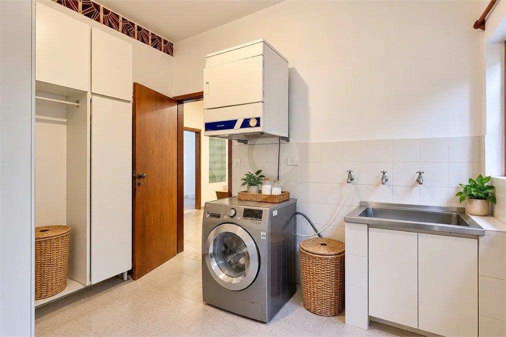 Casa à venda com 3 quartos, sendo 2 suítes,  em Interlagos, São Paulo, SP