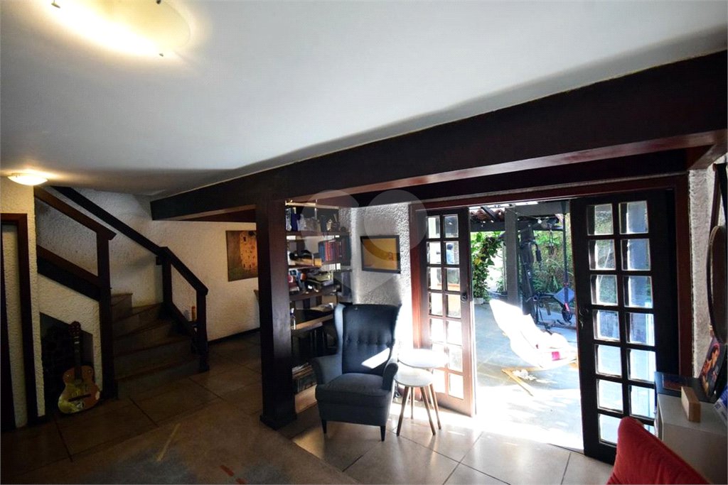Casa à venda com 5 quartos, sendo 1 suíte, no condomínio Vivendas, Rio de Janeiro - RJ