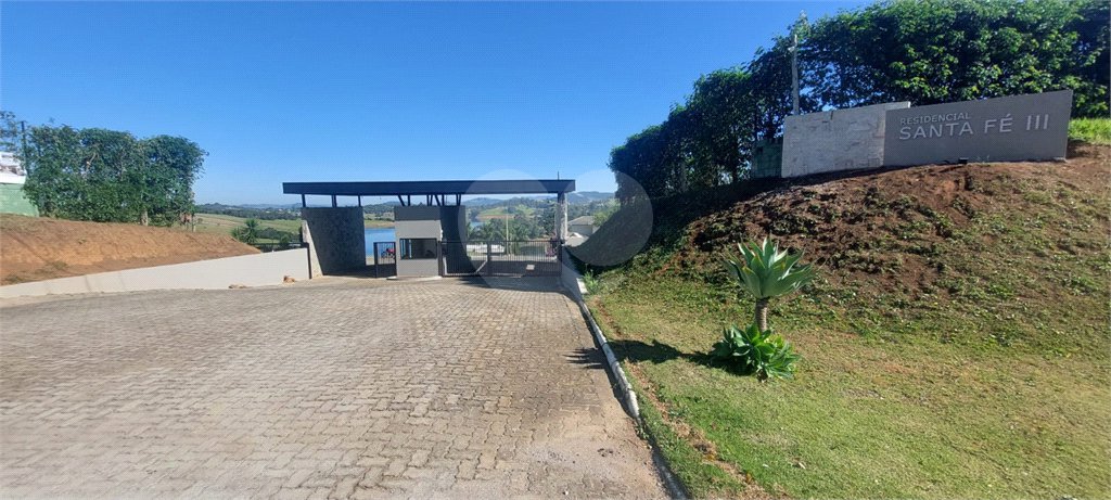 Casa à venda com 3 suítes no condomínio Riviera dos Pássaros, Joanópolis - SP
