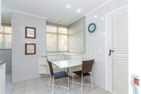 Casa à venda com 4 quartos, sendo 2 suítes, em Alto da Boa Vista, São Paulo, SP