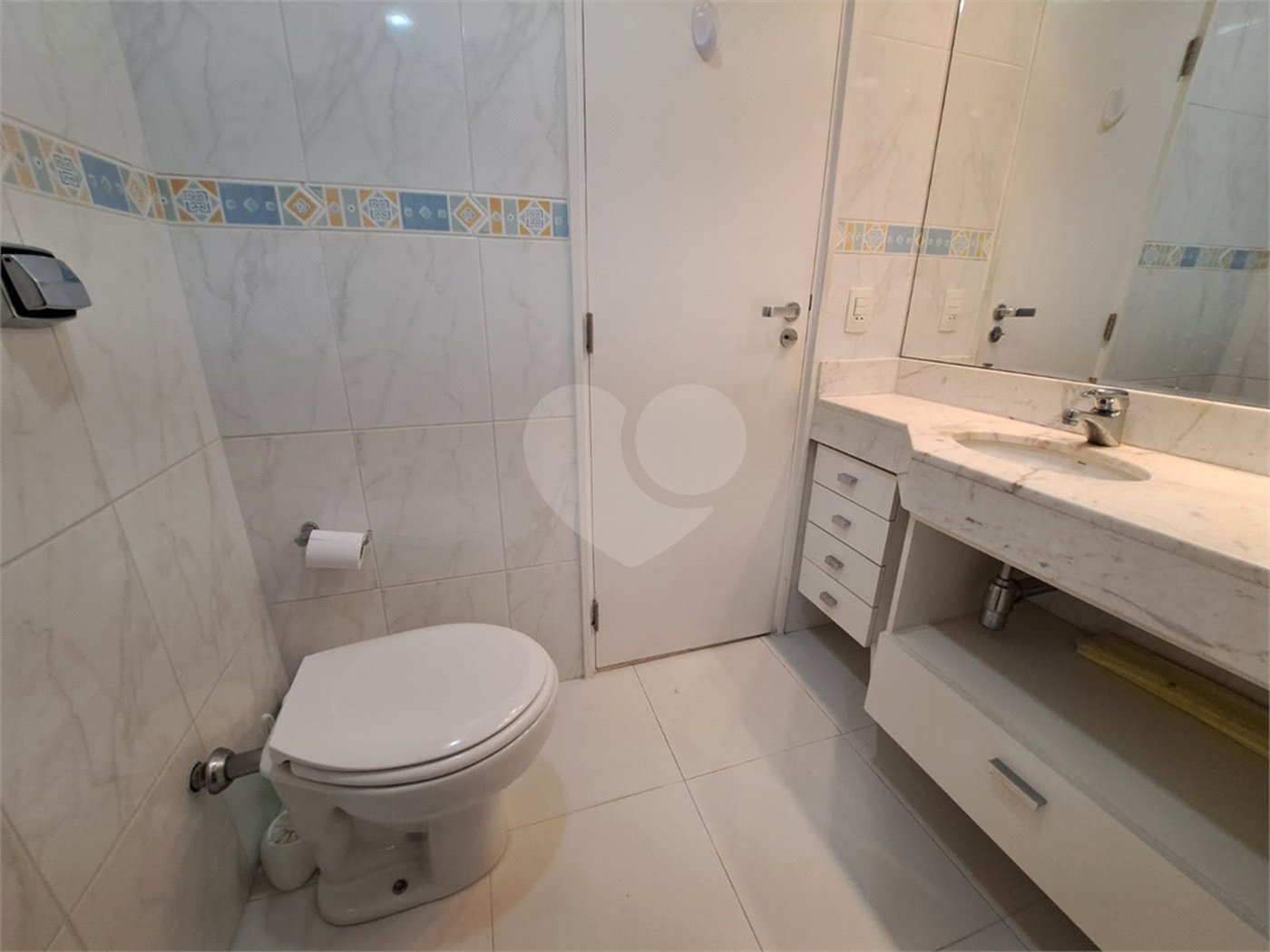 Apartamento à venda com 3 quartos, sendo 1 suíte, em Vila Uberabinha, São Paulo, SP