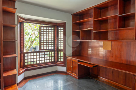 Casa à venda com 4 quartos, sendo 3 suítes,  no condomínio Vila das Flores, São Paulo - SP