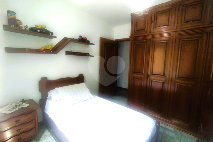 Sobrado à venda com 3 quartos, sendo 1 suíte,  em Vila Paiva, São Paulo, SP