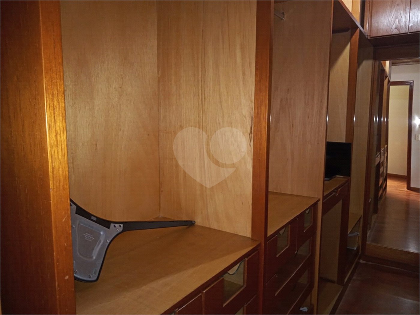 Sobrado à venda com 4 quartos, sendo 3 suítes, em Tremembé, São Paulo, SP