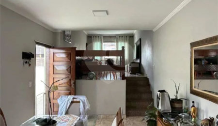 Sobrado à venda com 3 quartos, sendo 1 suíte,  em Parque Maria Domitila, São Paulo, SP