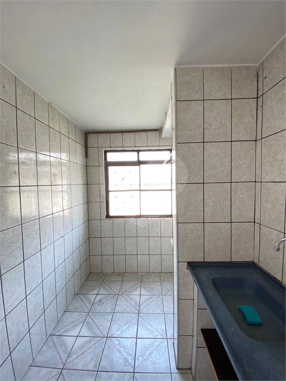 Apartamento para alugar com 2 quartos em Jardim Adriane, Itaquaquecetuba, SP