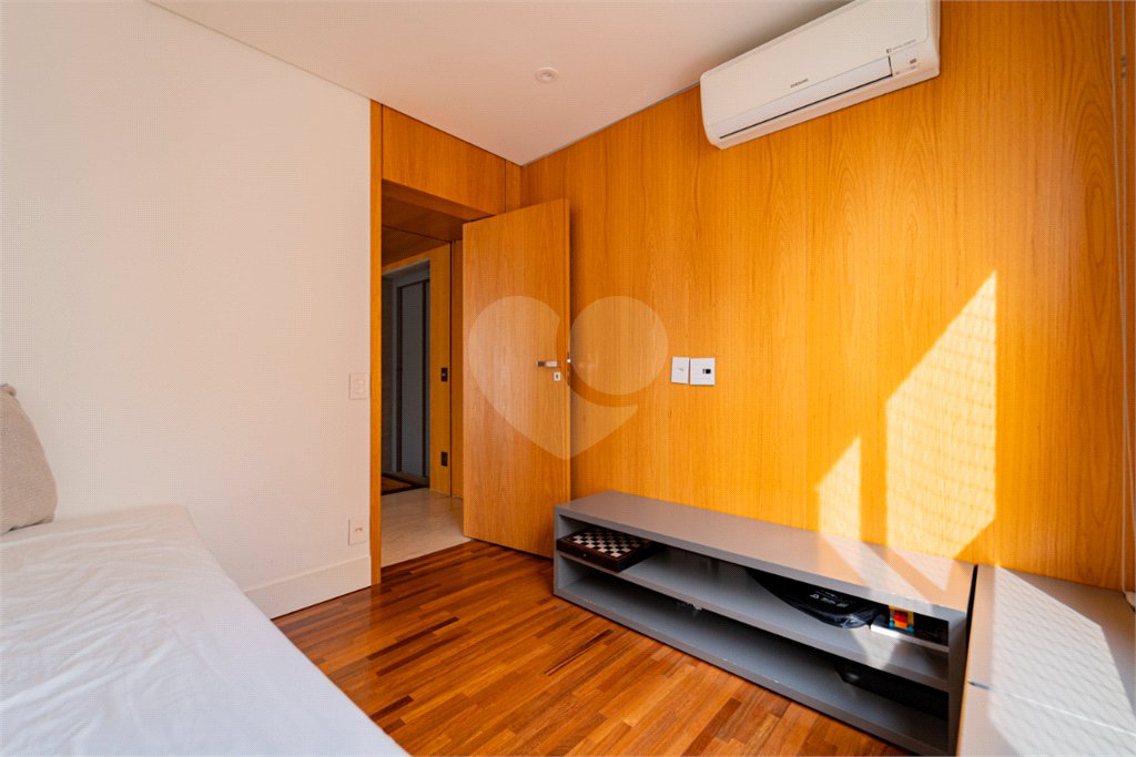 Apartamento à venda com 3 suítes em Campo Belo, São Paulo, SP