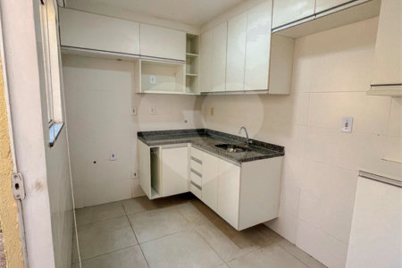 Casa à venda com 4 quartos, sendo 1 suíte, no condomínio Imperial Santa Cruz, Rio de Janeiro - RJ