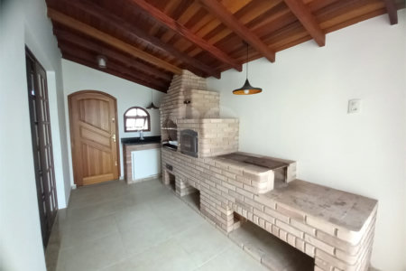 Casa à venda com 4 quartos, sendo 1 suíte,  em Vila Oliveira, Mogi das Cruzes, SP