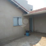 Casa Térrea com 2 dormitórios.