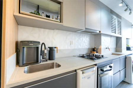 Apartamento a venda na Rua Gaspar Lourenço totalmente reformado - 2 quartos, varanda