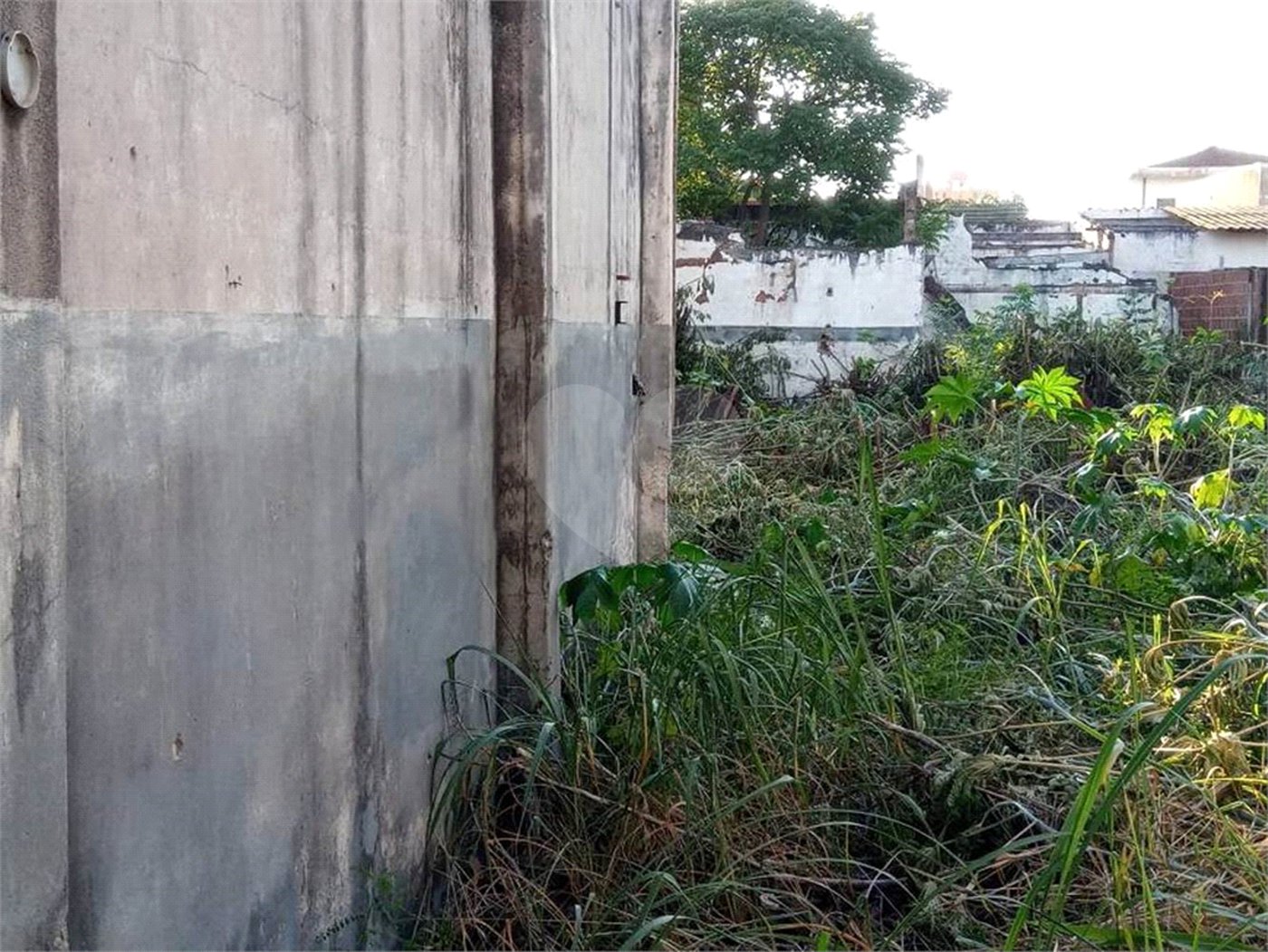 Terreno com 942,00 m² .