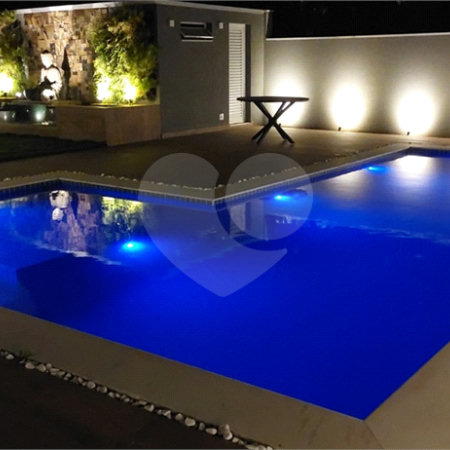Casa à venda ou para alugar com 4 suítes no condomínio Figueira Garden, Atibaia - SP