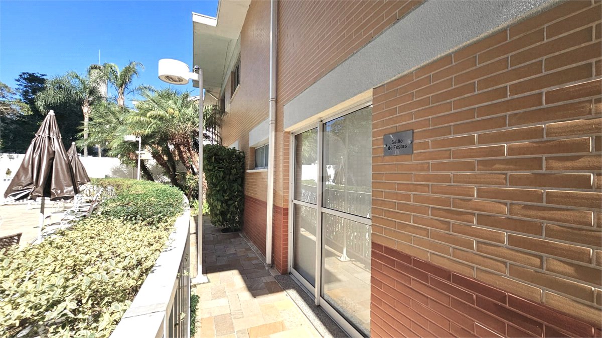 Casa à venda com 3 quartos, sendo 1 suíte, no condomínio Flora Park, São Paulo - SP
