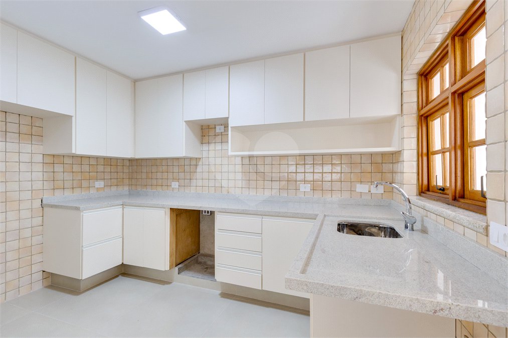 Casa de Vila à venda com 3 quartos, sendo 2 suítes, em Santo Amaro, São Paulo, SP