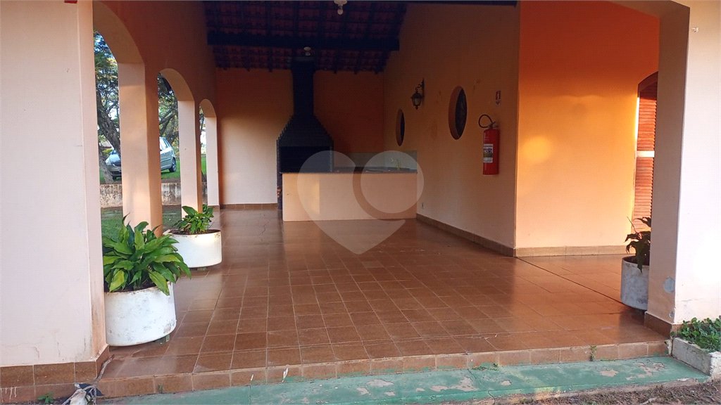 Casa à venda com 5 quartos, sendo 1 suíte, no condomínio Village da Serra, Araçoiaba da Serra - SP