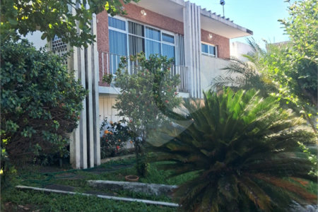 Casa à venda com 3 quartos, sendo 2 suítes, no condomínio Rio Bon, Rio de Janeiro - RJ