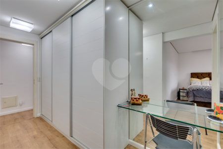 Apartamento à venda com 4 quartos, sendo 2 suítes, em Santo Amaro, São Paulo, SP