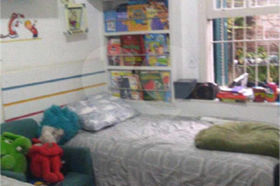 Casa à venda com 4 quartos, sendo 1 suíte, no condomínio Conselheiro Moreira de Barros, São Paulo - SP