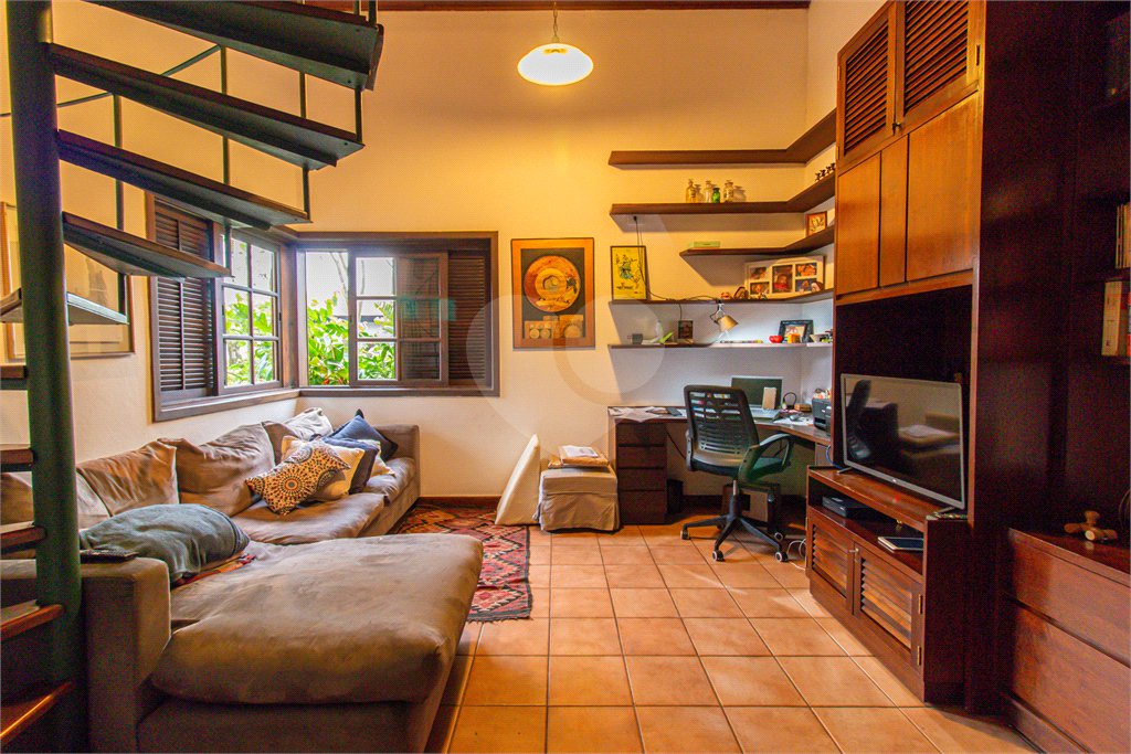 Casa à venda com 3 quartos, sendo 1 suíte,  no condomínio Jardim Hipico, São Paulo - SP