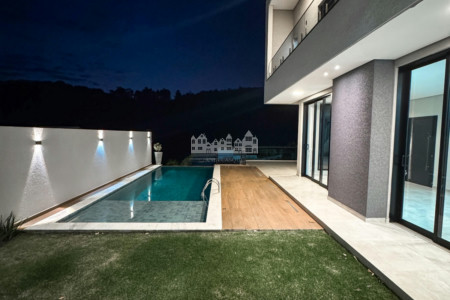 Casa à venda com 3 quartos, sendo 3 suítes, no Condomínio Quintas da Boa Vista, Atibaia - SP