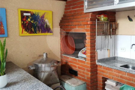 Sobrado à venda com 3 quartos, sendo 1 suíte,  em Vila Oliveira, Mogi das Cruzes, SP