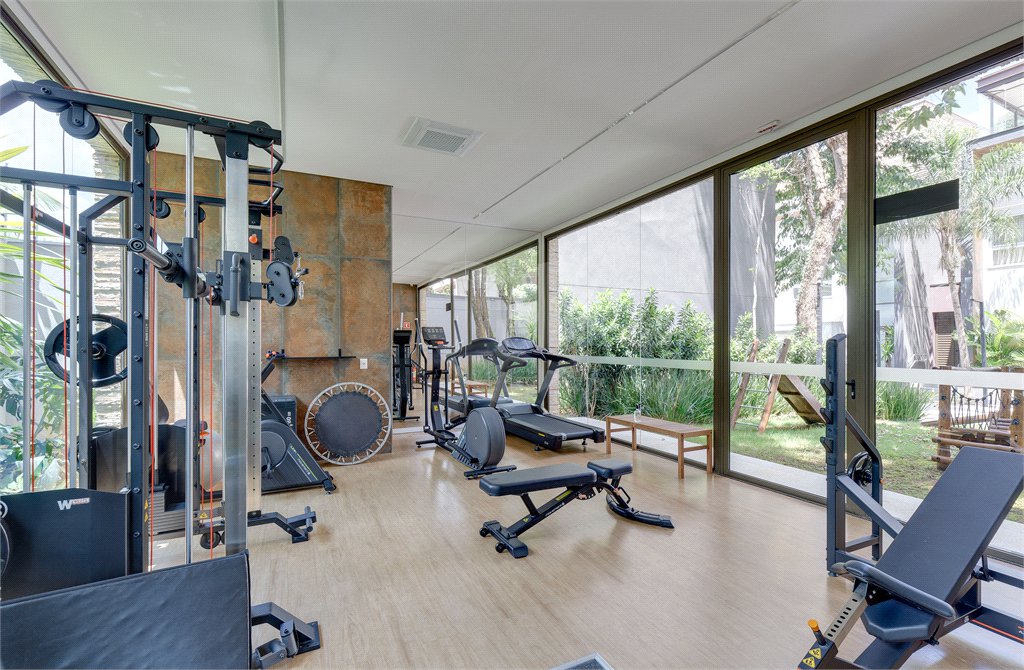 Casa à venda com 4 quartos, sendo 3 suítes, no condomínio Jardim Flora, São Paulo - SP