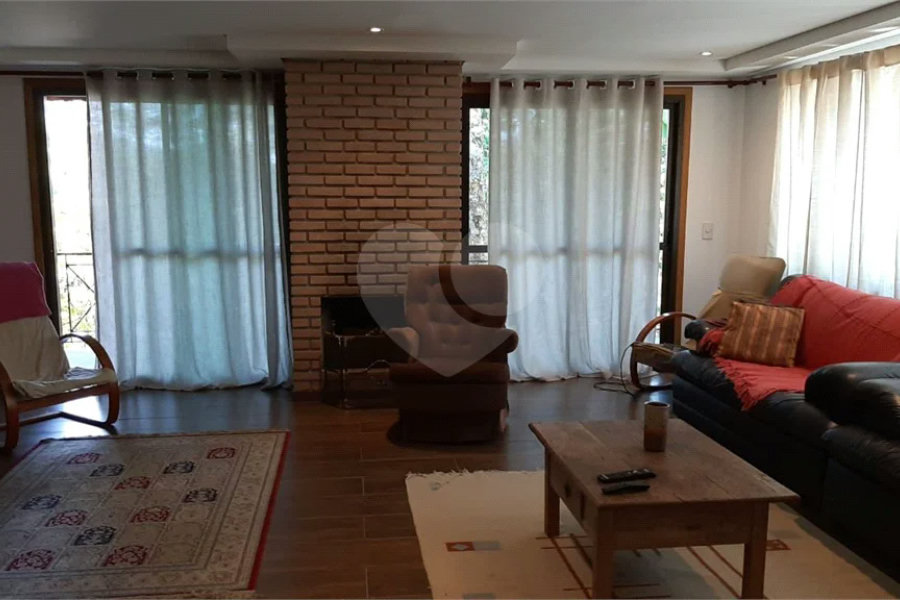 Casa à venda ou para alugar com 5 quartos, sendo 4 suítes, no condomínio Associação Reserva das Hortênsias, Mairiporã - SP