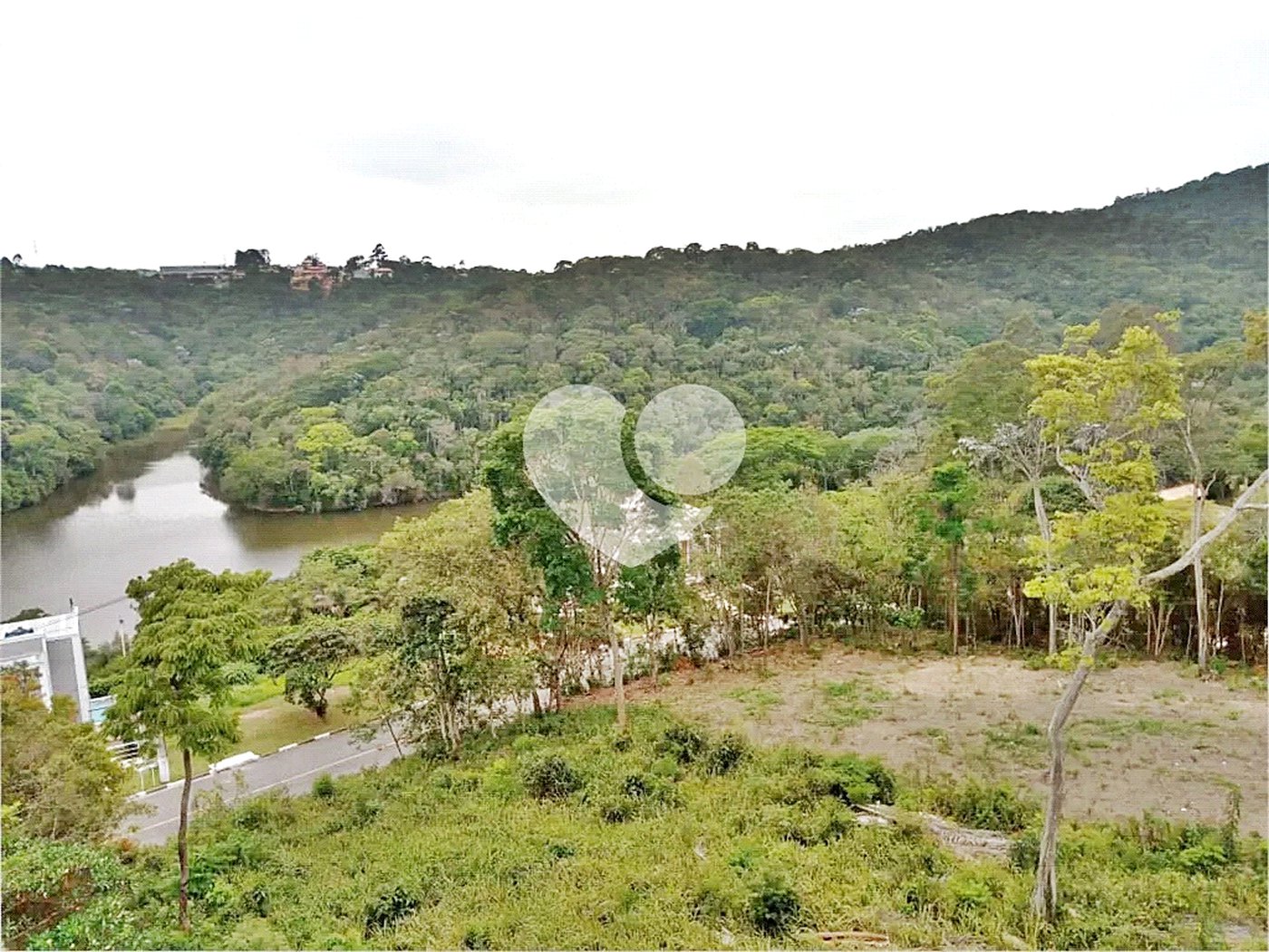 Casa à venda com 4 quartos, sendo 3 suítes, no condomínio Residencial Ecologico da Cantareira, Mairiporã - SP