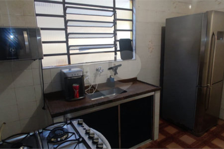 Sobrado à venda com 6 quartos, sendo 1 suíte, em Vila Acoreana, Poá, SP