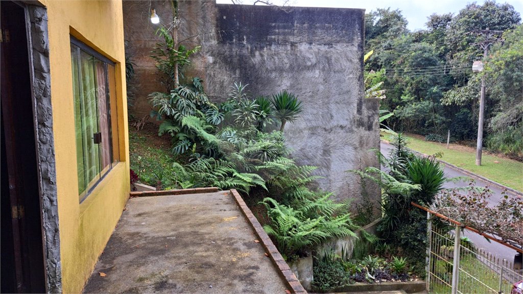 Casa à venda com 3 quartos, sendo 1 suíte, no condomínio Alpes da Cantareira, Mairiporã - SP