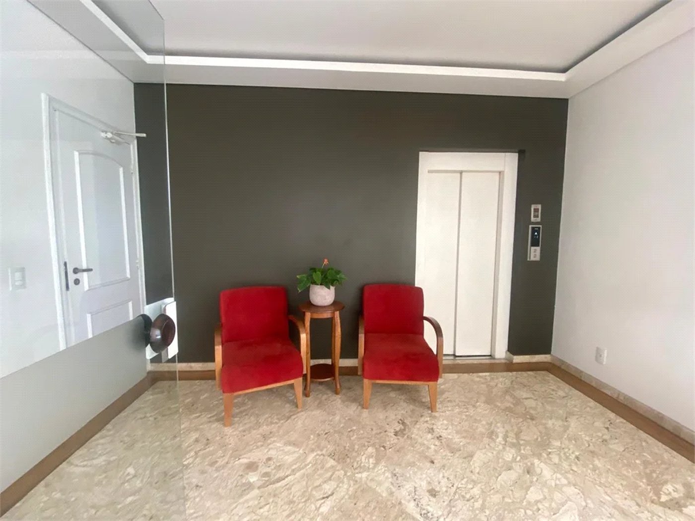 Apartamento à venda com 4 quartos, sendo 2 suítes,  em Vila Hamburguesa, São Paulo, SP