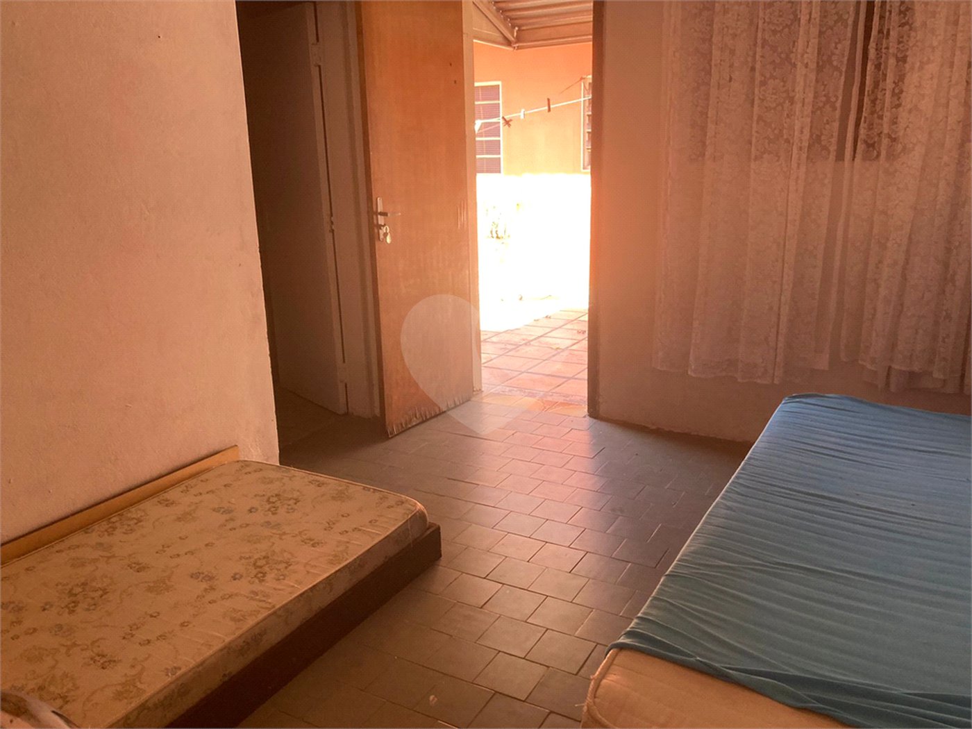 Vende-se excelente casa próxima ao Centro