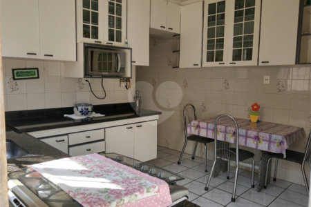 Casa Térrea à venda com 4 quartos, sendo 1 suíte,  em Vila Mazzei, São Paulo, SP