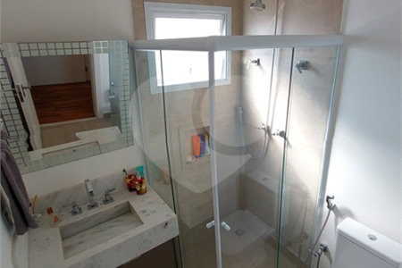 Casa à venda ou para alugar com 4 suítes no condomínio Figueira Garden, Atibaia - SP