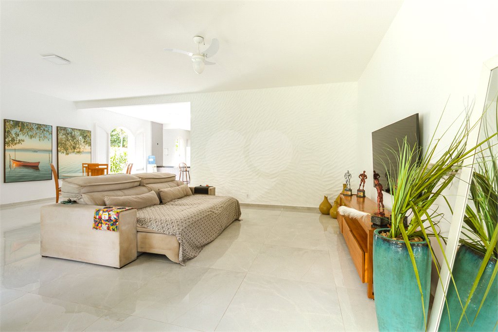 Casa à venda com 3 quartos, sendo 1 suíte,  em Manguinhos, Armação dos Búzios, RJ