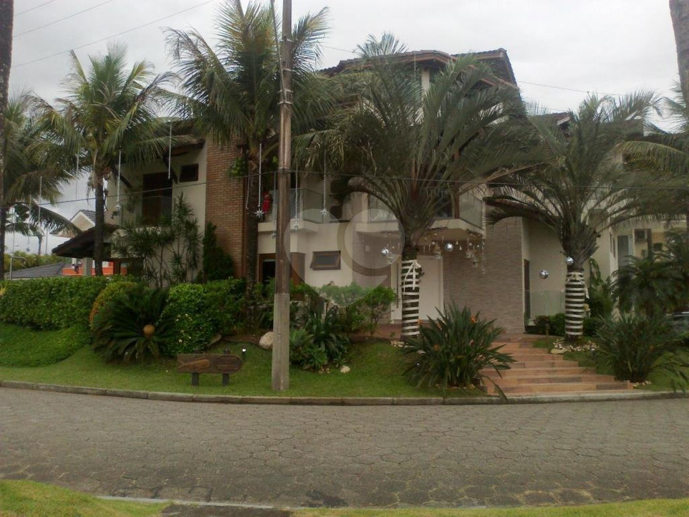 Sobrado à venda com 5 suítes em Enseada, Bertioga, SP