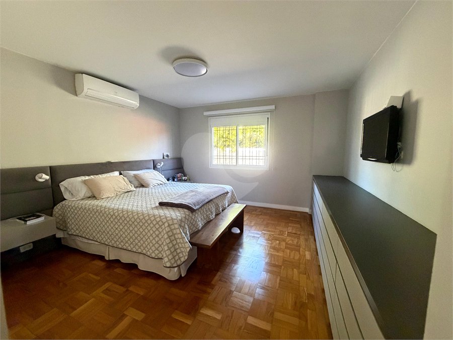Sobrado à venda com 4 quartos, sendo 3 suítes, em Jardim Prudência, São Paulo, SP