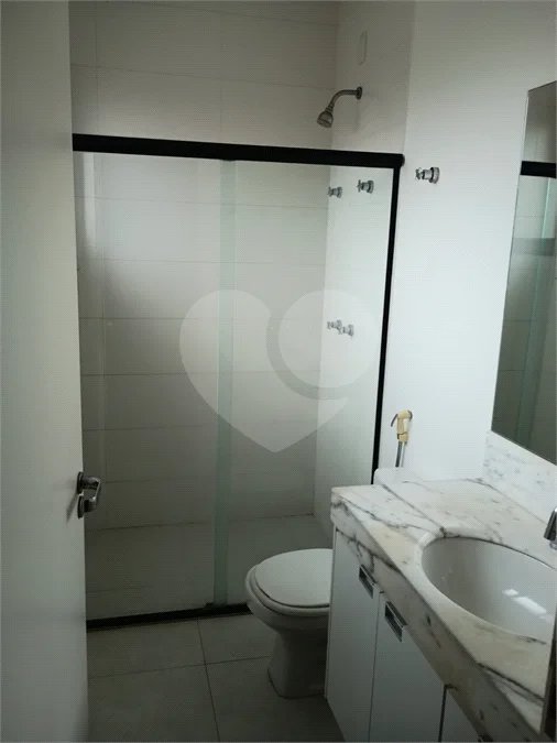 Casa à venda ou para alugar com 3 suítes no condomínio Quinta das Oliveiras, Valinhos - SP
