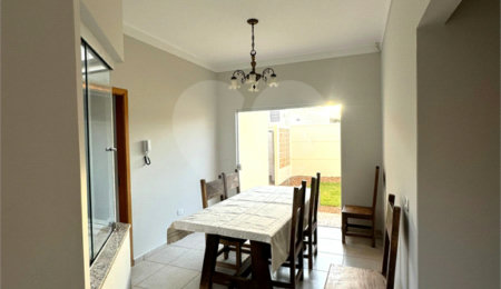 Casa à venda com 3 quartos, sendo 1 suíte,  em Ipê, Três Lagoas, MS