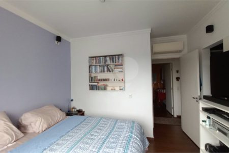 Sobrado à venda com 3 quartos, sendo 1 suíte, em Vila Gomes, São Paulo, SP